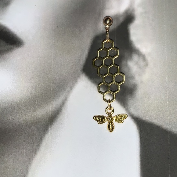 New Hand Crafted Bee 🐝 Earrings Post n’ Dangle - Picture 1 of 8